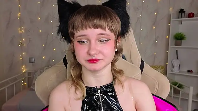 Tori Cutie online show from May 1, 2026, 1:21 am