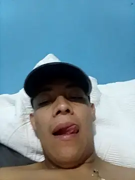 Snapshot of Tupapasiitooo chatting on April 7, 2026, 1:39 am Tupapasiitooo online show from April 7, 2026, 1:39 am