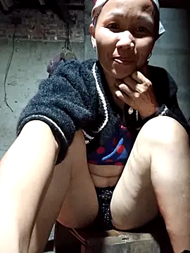 Snapshot of TinTin321 chatting on November 4, 2025, 10:58 am TinTin321 online show from November 4, 2025, 10:58 am