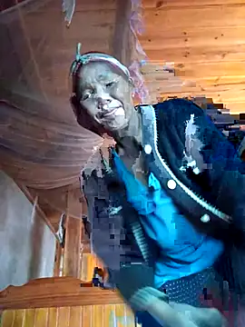 Snapshot of TinTin321 chatting on November 17, 2025, 2:28 am TinTin321 online show from November 17, 2025, 2:28 am