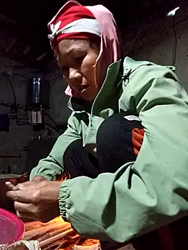 Snapshot of TinTin321 chatting on November 20, 2025, 11:37 pm TinTin321 online show from November 20, 2025, 11:37 pm