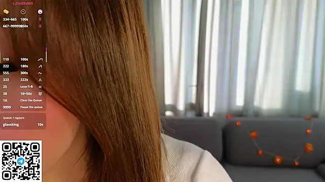 KristiGroune online show from November 8, 2025, 6:13 am