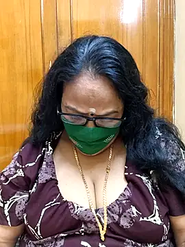 Snapshot of heera-rani chatting on February 15, 2026, 5:48 am heera-rani online show from February 15, 2026, 5:48 am