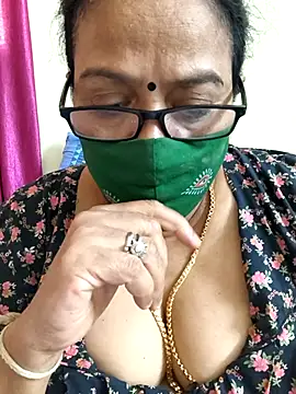 Snapshot of heera-rani chatting on March 8, 2026, 9:02 am heera-rani online show from March 8, 2026, 9:02 am