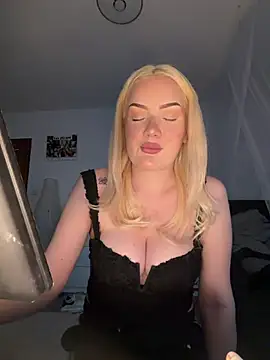 baddestbaabyy online show from May 11, 2026, 2:56 pm