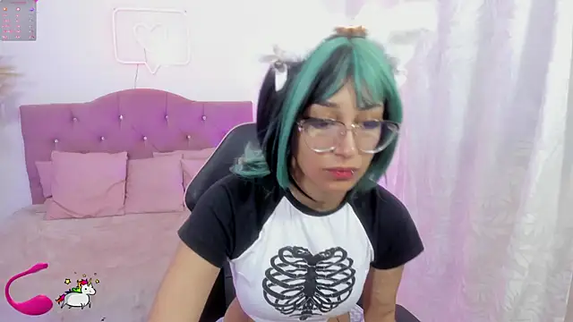 HANNI TAY online show from November 25, 2025, 11:43 am