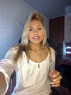 hot cupid01 online show from March 18, 2026, 12:30 pm