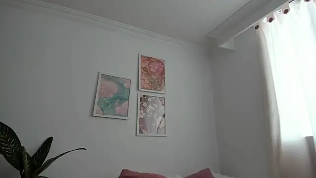 canelleGarces online show from June 14, 2026, 2:41 pm