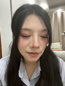 yuanyuanzi99 online show from October 6, 2025, 3:53 pm