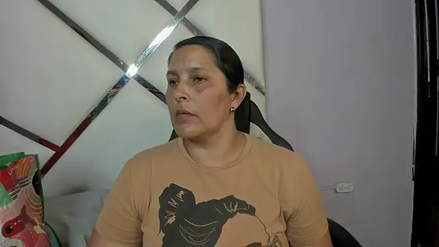 Snapshot of KikaDuque chatting on June 1, 2026, 7:04 pm KikaDuque online show from June 1, 2026, 7:04 pm