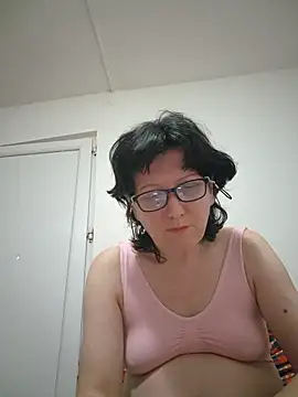 Snapshot of Vera_Elle chatting on April 5, 2026, 6:49 pm Vera Elle online show from April 5, 2026, 6:49 pm