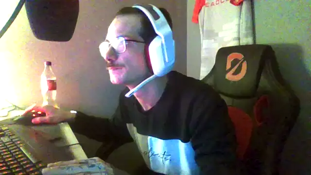Dikklauss online show from October 13, 2025, 6:19 pm