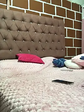 Snapshot of Rachellcooperrr chatting on February 19, 2026, 12:06 am Rachellcooperrr online show from February 19, 2026, 12:06 am