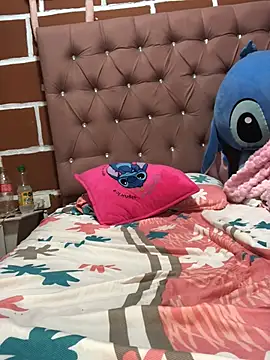 Snapshot of Rachellcooperrr chatting on March 6, 2026, 6:32 am Rachellcooperrr online show from March 6, 2026, 6:32 am