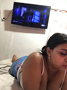 Rachellcooperrr online show from June 18, 2026, 4:46 am