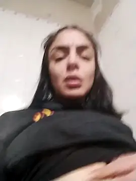 luliiiihot6 online show from September 18, 2025, 1:18 am