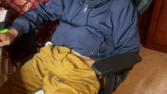 Snapshot of JUSTFORRICH chatting on October 16, 2025, 9:49 pm JUSTFORRICH online show from October 16, 2025, 9:49 pm