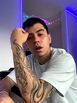 Snapshot of chris_suarez chatting on November 7, 2025, 9:37 pm chris suarez online show from November 7, 2025, 9:37 pm