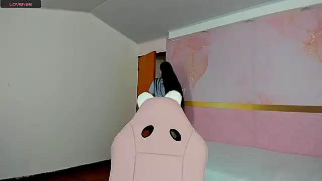 milk candy18 online show from September 30, 2025, 12:43 pm