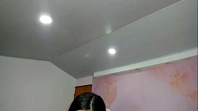 milk candy18 online show from October 31, 2025, 11:39 pm