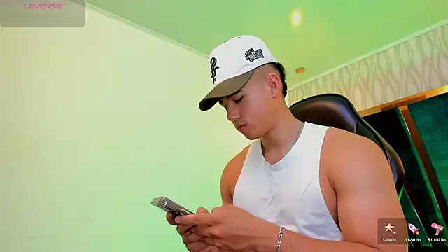 Snapshot of Draven_Marceaux chatting on September 10, 2025, 11:21 am Draven Marceaux online show from September 10, 2025, 11:21 am