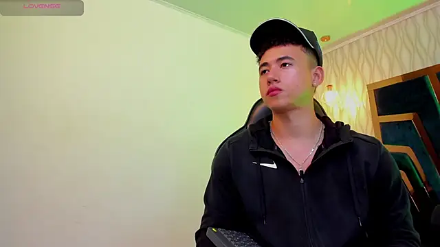 Snapshot of Draven_Marceaux chatting on September 21, 2025, 1:57 pm Draven Marceaux online show from September 21, 2025, 1:57 pm