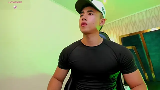 Snapshot of Draven_Marceaux chatting on September 24, 2025, 12:47 am Draven Marceaux online show from September 24, 2025, 12:47 am