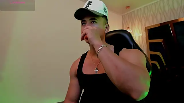 Snapshot of Draven_Marceaux chatting on October 4, 2025, 1:14 am Draven Marceaux online show from October 4, 2025, 1:14 am