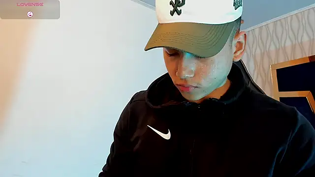 Snapshot of Draven_Marceaux chatting on October 18, 2025, 11:33 am Draven Marceaux online show from October 18, 2025, 11:33 am