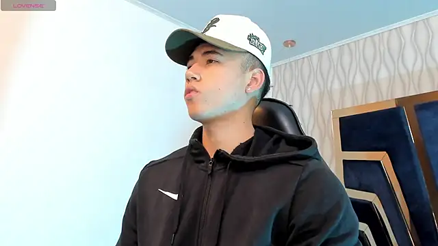 Snapshot of Draven_Marceaux chatting on October 20, 2025, 11:21 am Draven Marceaux online show from October 20, 2025, 11:21 am