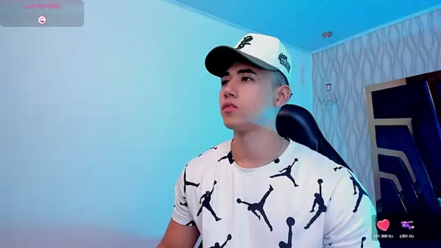 Snapshot of Draven_Marceaux chatting on October 24, 2025, 2:02 pm Draven Marceaux online show from October 24, 2025, 2:02 pm