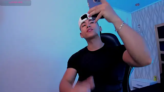 Snapshot of Draven_Marceaux chatting on October 31, 2025, 11:22 am Draven Marceaux online show from October 31, 2025, 11:22 am