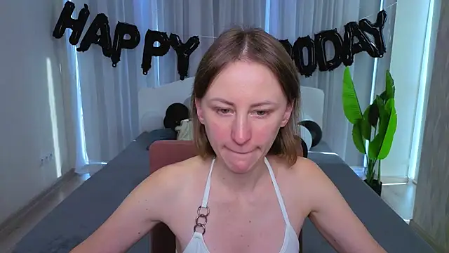 LuluChiiii online show from November 2, 2025, 10:39 am