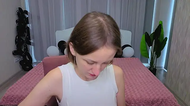 LuluChiiii online show from November 8, 2025, 10:48 am