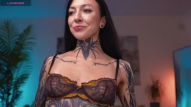 Snapshot of Alise_Eve_ chatting on September 30, 2025, 6:24 pm Alise Eve  online show from September 30, 2025, 6:24 pm