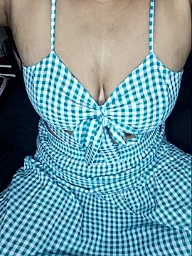 Snapshot of linishal chatting on November 20, 2025, 4:18 pm linishal online show from November 20, 2025, 4:18 pm