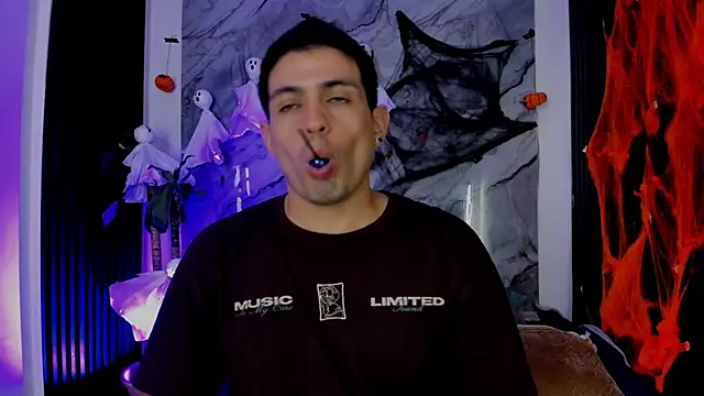 William Steel  online show from October 24, 2025, 3:58 am