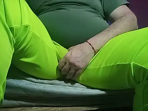 Snapshot of BabyBearMilk chatting on November 10, 2025, 2:21 am BabyBearMilk online show from November 10, 2025, 2:21 am