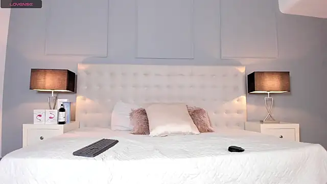 Snapshot of KellyRooss chatting on September 18, 2025, 12:29 pm KellyRooss online show from September 18, 2025, 12:29 pm