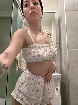 Snapshot of SakuraSara chatting on October 13, 2025, 4:12 am SakuraSara online show from October 13, 2025, 4:12 am