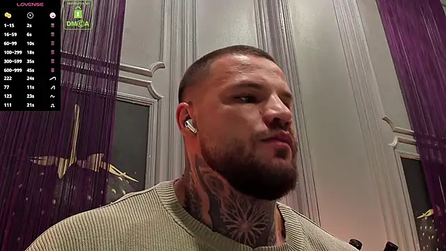 Snapshot of OliverSport chatting on October 25, 2025, 10:56 am OliverSport online show from October 25, 2025, 10:56 am