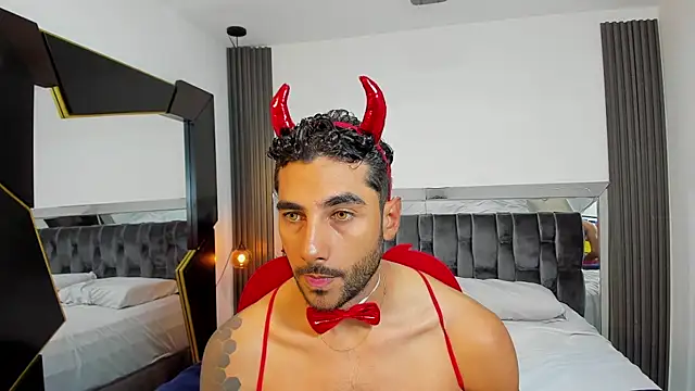 Snapshot of MARC_THOMPSON_ chatting on November 1, 2025, 12:56 am MARC THOMPSON online show from November 1, 2025, 12:56 am