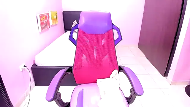 latin doll squirts online show from October 16, 2025, 7:26 pm