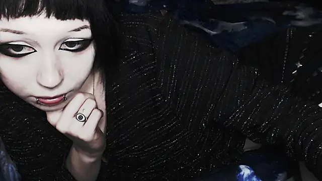 Snapshot of _LUCY_LAVE chatting on November 4, 2025, 4:33 am LUCY LAVE online show from November 4, 2025, 4:33 am