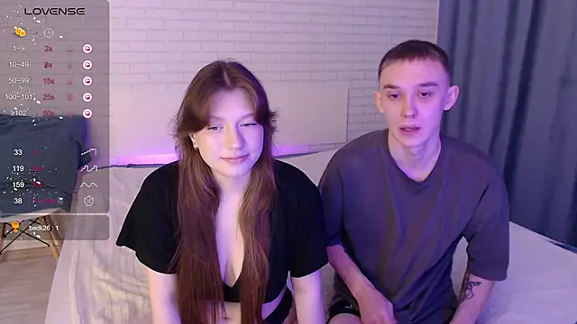 Blushing couple online show from September 18, 2025, 9:44 am