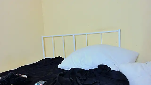 Snapshot of Naughty_Angelll chatting on October 16, 2025, 11:06 pm Naughty Angelll online show from October 16, 2025, 11:06 pm