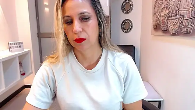 Snapshot of DianaPearls chatting on February 23, 2026, 11:07 am DianaPearls online show from February 23, 2026, 11:07 am