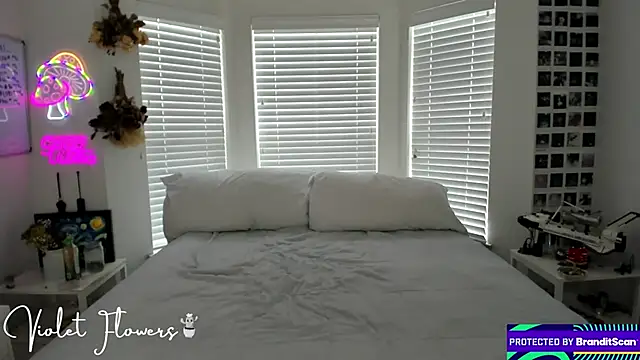 Snapshot of violetttflowers chatting on May 4, 2026, 3:52 pm violetttflowers online show from May 4, 2026, 3:52 pm