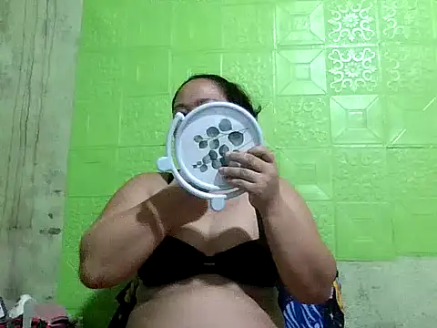 Snapshot of prettywetmom88 chatting on September 26, 2025, 10:41 am prettywetmom88 online show from September 26, 2025, 10:41 am