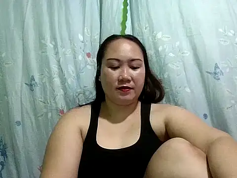 Snapshot of prettywetmom88 chatting on October 13, 2025, 10:04 am prettywetmom88 online show from October 13, 2025, 10:04 am